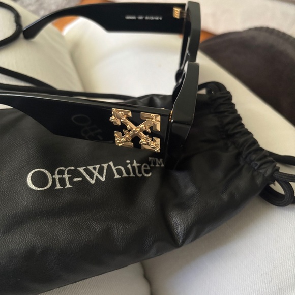 Sunglasses - Picture 1 of 2